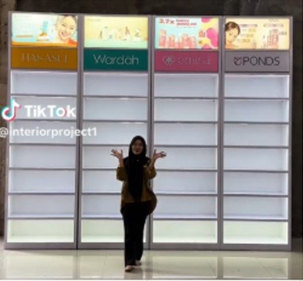 Rak Display Kosmetik P90x300x30 CM